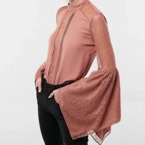 NWOT. Express Handkerchief Sleeve Lace Blouse Top Peach Pink. XS.